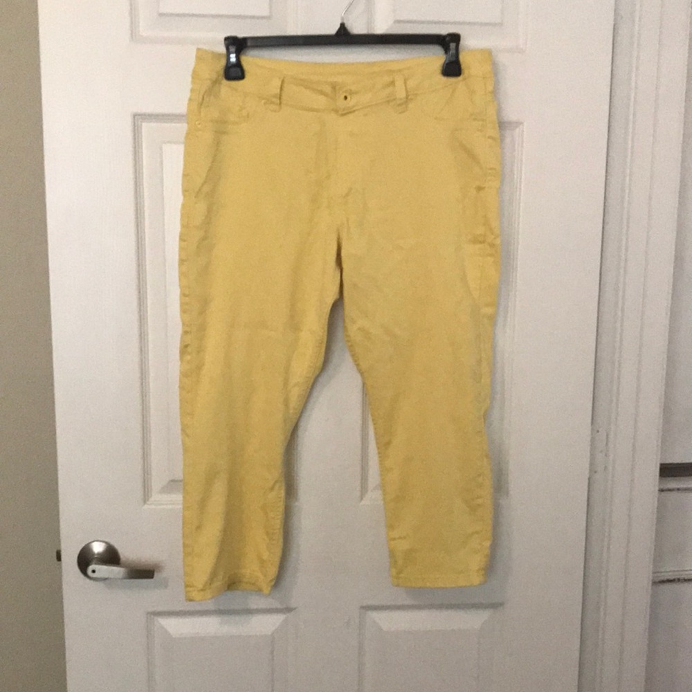 Really cute women’s capris so comfy!!!